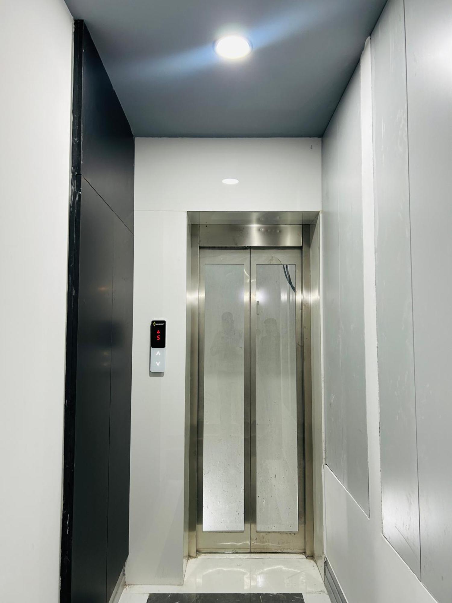 Bedchambers Serviced Apartment, Golf Course, Gurgáon Exteriér fotografie