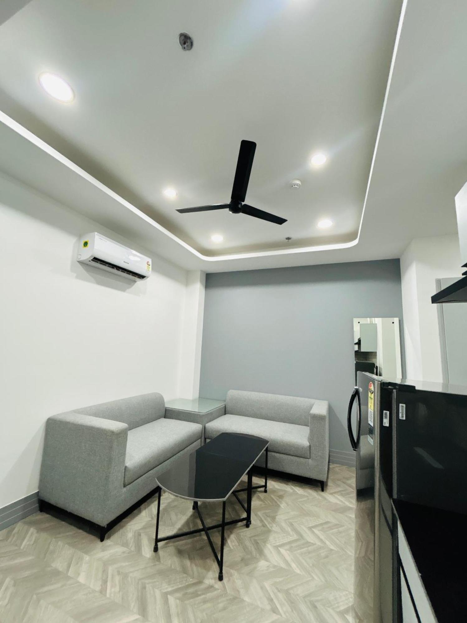 Bedchambers Serviced Apartment, Golf Course, Gurgáon Exteriér fotografie