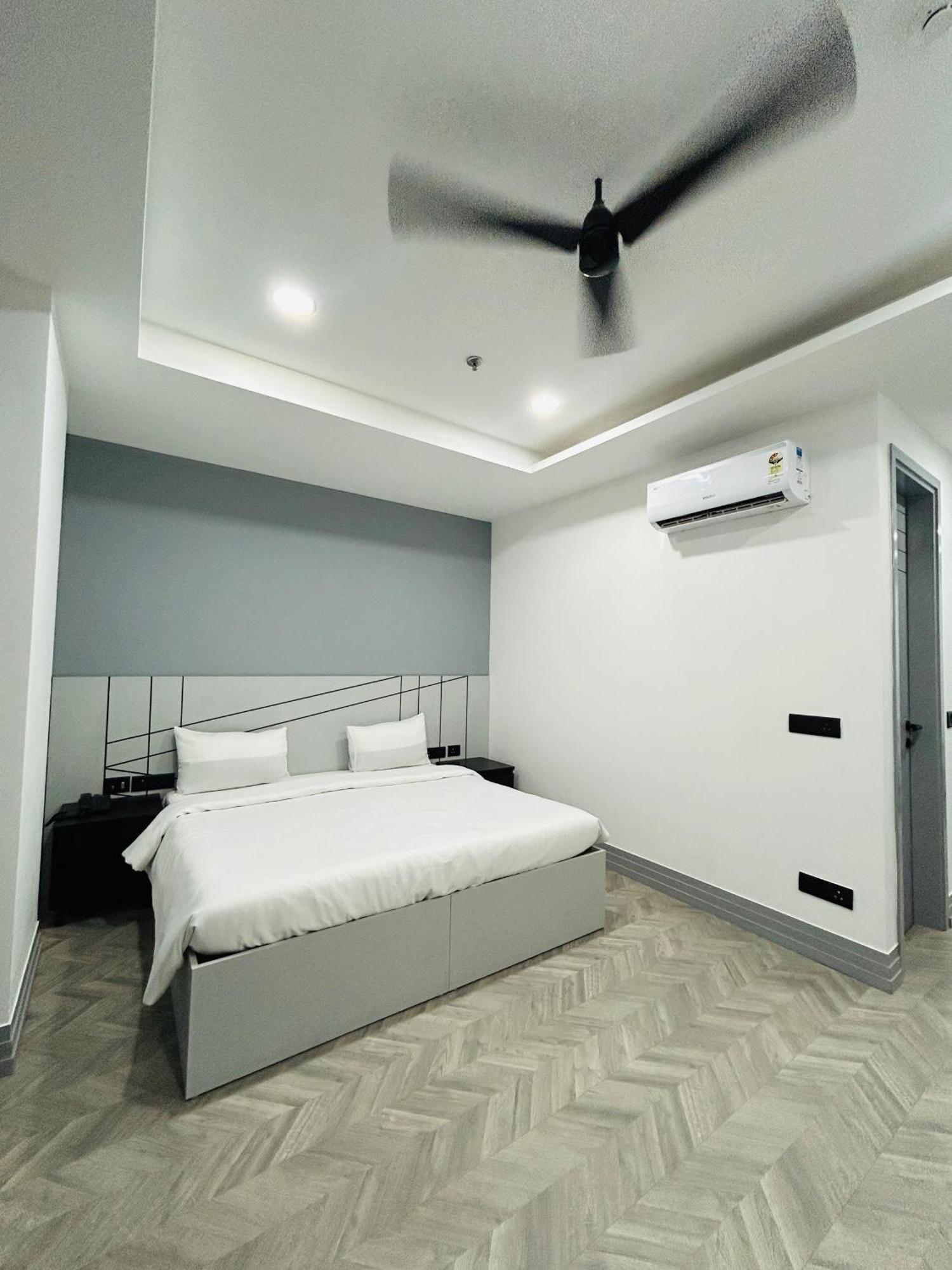 Bedchambers Serviced Apartment, Golf Course, Gurgáon Exteriér fotografie