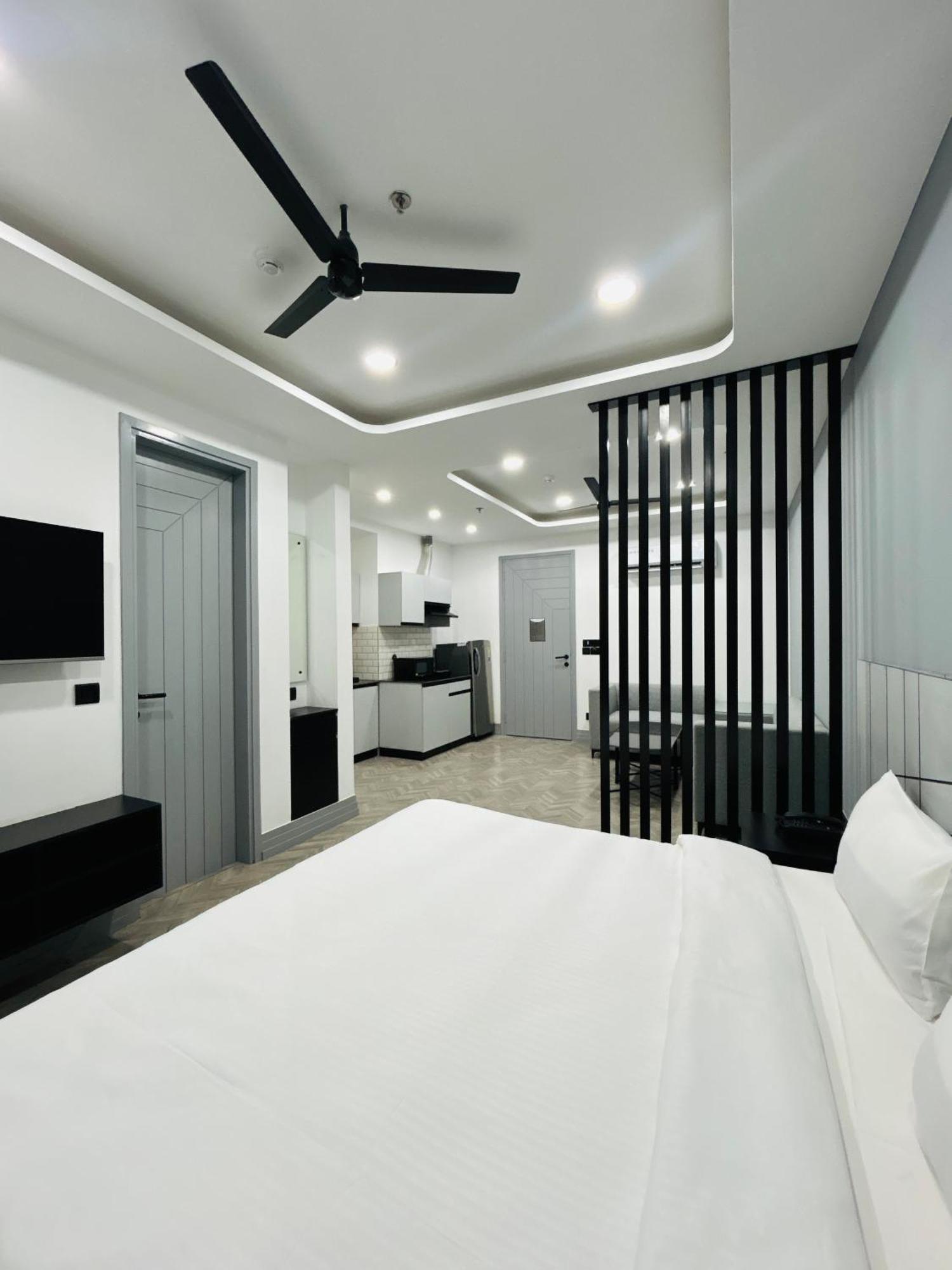 Bedchambers Serviced Apartment, Golf Course, Gurgáon Exteriér fotografie